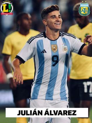 Julián Álvarez - 6,0 - Exerceu boa presença de área e foi importante na construção do segundo gol. Não balançou a rede, mas foi importante no jogo coletivo da Argentina.