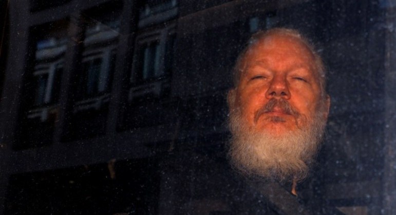 Assange será extraditado para os Estados Unidos, onde será julgado