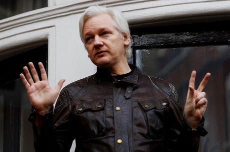 Assange na embaixada do Equador em Londres