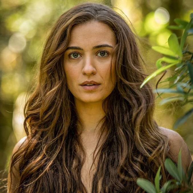 Juliana Boller, vivendo Eva, foi um dos destaques de "Gênesis", da parceria Record e Casablanca