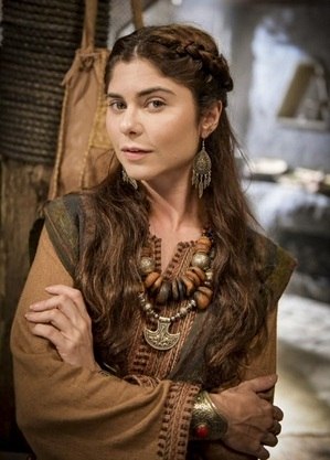Juliane Trevisol se prepara para "Reis"