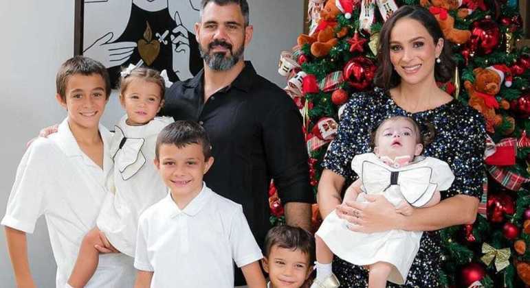 Juliano Cazarré mostrou o caçula com os irmãos