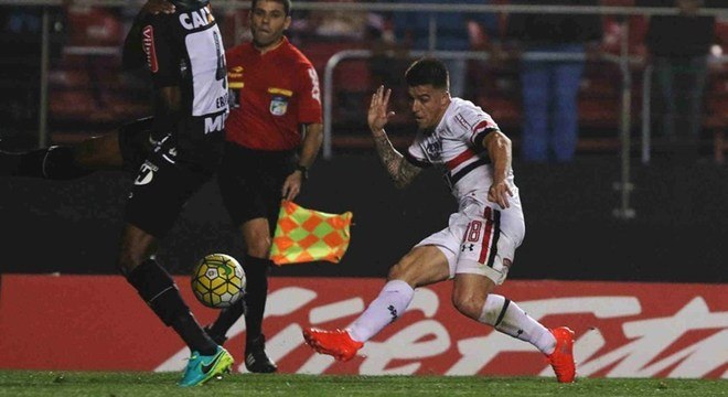Julio Buffarini - O lateral-direito chegou ao So Paulo em 2016 e ficou at o ano seguinte na equipe. Disputou 40 jogos pelo Tricolor e hoje est no Boca Juniors.
