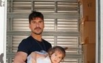 Recentemente, o ator se mudou com a família para Indaiatuba, no interior de São Paulo. De acordo com o artista, ele decidiu deixar a capital paulista em busca de maior qualidade de vida. No Instagram, ele mostrou todos os detalhes da mudança e, claro, até os filhos entraram na brincadeira 
