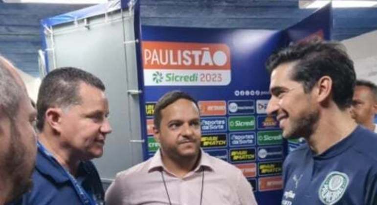 Júlio Rondinelli, executivo de futebol, e Paulo Korek, presidente do Água Santa, em encontro com Abel Ferreira, técnico do Palmeiras


