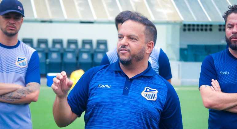 Diretor executivo de futebol do Água Santa deu entrevista exclusiva ao R7
