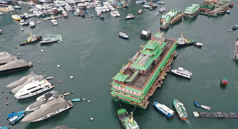 O Jumbo começou a ser retirado de seu local habitual no dia 13 de junho