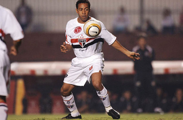 Júnior - entre 2004 e 2008, Júnior conquistou o Campeonato Paulista, a Libertadores e o Mundial de Clubes de 2005, além dos Campeonatos Brasileiros de 2006, 2007 e 2008 com o Tricolor. Ao todo foram 197 jogos pelo clube do Morumbi, com 115 vitórias.