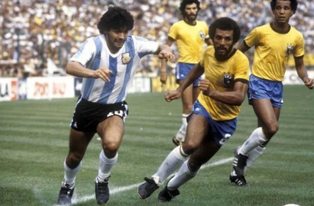 Júnior - Última Copa do Mundo: 1986 / Idade: 32 anos.