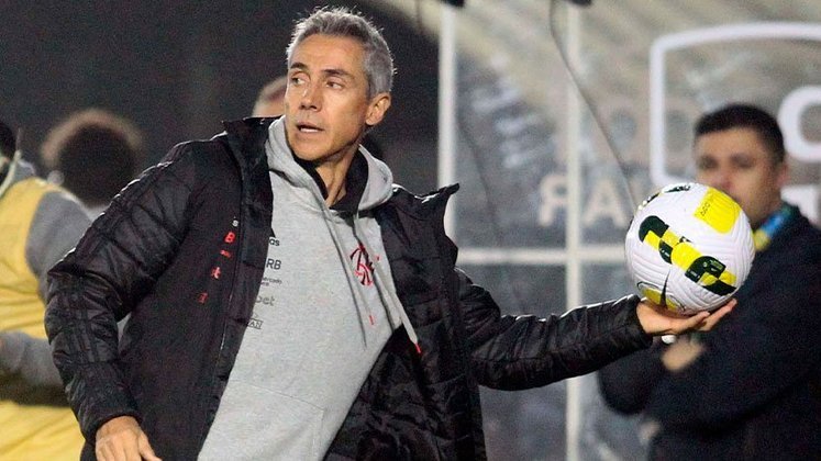 Junto de Paulo Sousa, chegaram outros seis profissionais ao Flamengo, em janeiro, que compõem a atual comissão técnica do clube.