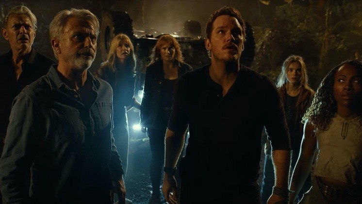 Jurassic World: Domínio — estreia em 10 de junhoOutra grande franquia que ganha mais um filme em 2022 é Jurassic World, que fecha a trilogia com Domínio. Além do elenco da nova geração, os atores de Jurassic Park retornam para a continuação. Sam Neil, Jeff Goldblum e Laura Dern reprisam seus papeis, para a alegria dos fãs. Na superprodução, vamos acompanhar os impactos causados no mundo com a chegada dos dinossauros, agora espalhados na natureza