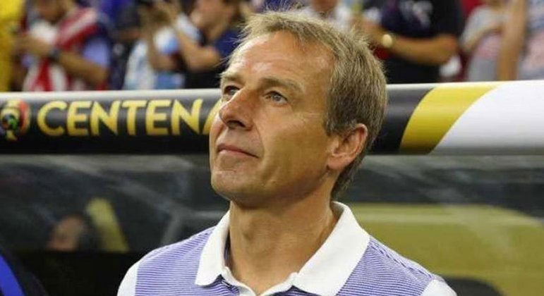 Jurgen Klinsmann (Alemanha) - 57 anos - Último clube: Hertha Berlim - Desempregado desde fevereiro de 2020 - Técnico da seleção da Alemanha na Copa do Mundo de 2004, posteriormente trabalhou no Bayern de Munique, Hertha Berlim e dirigiu a seleção dos Estados Unidos