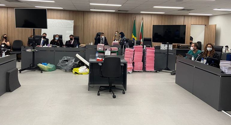 Elissandro Spohr (de verde) é réu e comprou parte da boate da família de Thiago Mutti