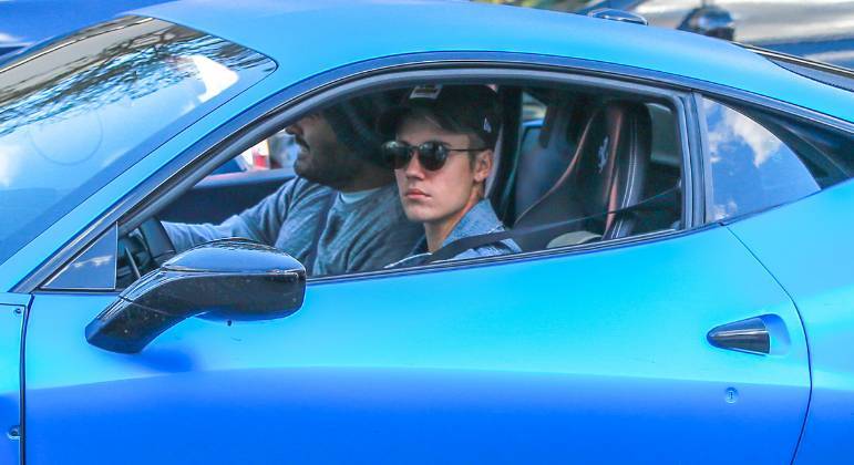 Justin Bieber pintou a Ferrari 458, originalmente branca, de azul
