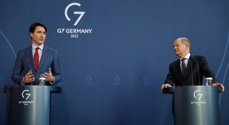 O  primeiro-ministro do Canadá, Justin Trudeua, e o chanceler alemão Olaf Scholz em coletiva