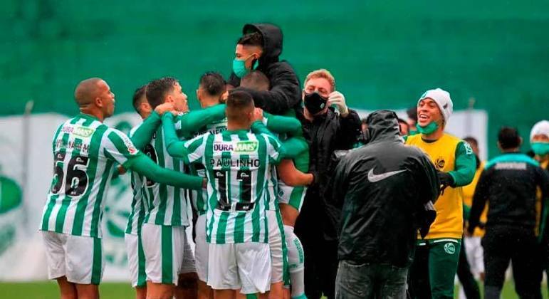 JUVENTUDE - três reforços: César - goleiro, Rodrigo Bassani - meia e Hélio Borges - atacante