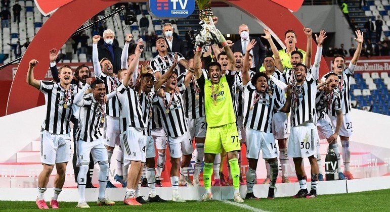 A Juventus, detentora do troféu da Copa Itália