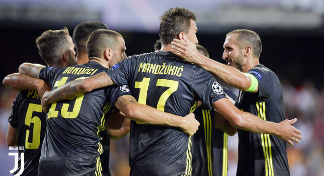 A celebração da Juventus, 2 X 0 em Valência, e sem o expulso CR7