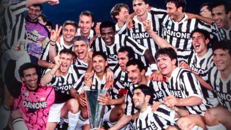 Juventus (Itália): três títulos conquistados, em 1976/1977, 1989/1990 e 1992/1993. 