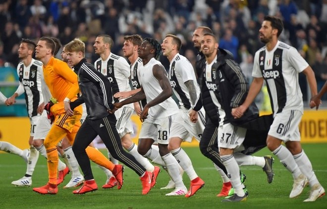 Com o resultado, a Velha Senhora&Acirc;&nbsp;aguarda a partida entre Napoli e Genoa, que acontece no domingo (6); se os napolitanos perderem, a equipe ter&Atilde;&iexcl; o&Acirc;&nbsp;octacampeonato do Campeonato Italiano garantido matematicamente. Saiba tudo sobre o jogo clicando aqui