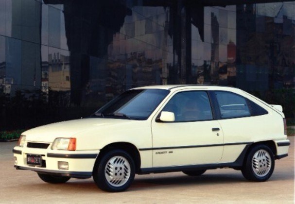 O Chevrolet Kadett é de 1989. Os modelos GLS 1.8 EFI / SL/e 1.8 têm preço Fipe de R$ 5.683.