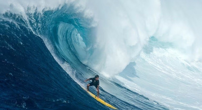 Inspirado por Márcio Freire e os Mad Dogs, Kai Lenny (foto) em uma Jaw, no Havaí
