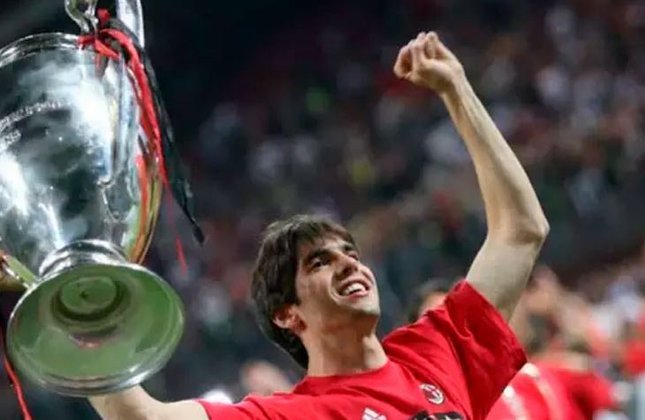 Kaká (meio-campista): 1 título (2006/07, pelo Milan)