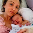 Kaley Cuoco, atriz de The Big Bang Theory, dá à luz a primeira filha (Reprodução/Instagram)