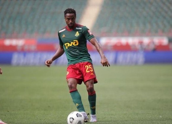 François KamanoÚltimo clube: Lokomotiv MoscouSituação: livre no mercadoSondado pelo Santos, o atacante joga na seleção da Guiné, e inclusive foi titular, em amistoso recente, contra o Brasil. Teve temporadas de destaque no futebol francês, com muitas participações em gols. No último ano, teve números mais tímidos na Rússia, mas é uma aposta fora do óbvio, de um jogador habilidoso, e com vigor físico, que poderia dar certo