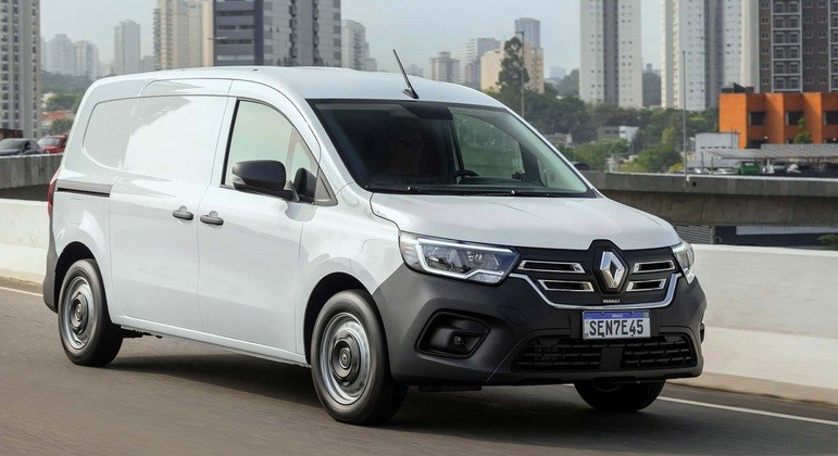 Ágil para fazer entregas nas cidades, o Renault Kangoo E-Tech mostra evolução da versão elétrica em dez anos