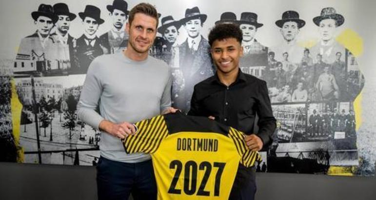 Karim-David Adeyemi (20 anos) - Time: Borussia Dortmund - Posição: Atacante
