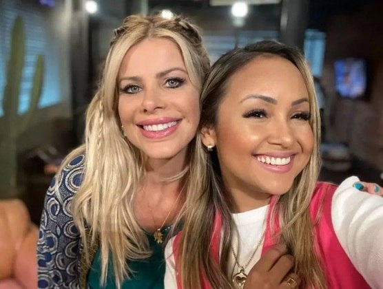 Karina foi alvo de críticas dos internautas por conta da participação de Bruna Karla no podcast apresentado por ela. Durante o bate-papo, a cantora fez uma declaração considerada preconceituosa e a apresentadora não rebateu a fala de Bruna e ainda concordou com ela
