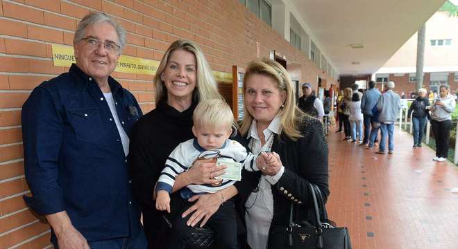 karina bacchi enrico votando