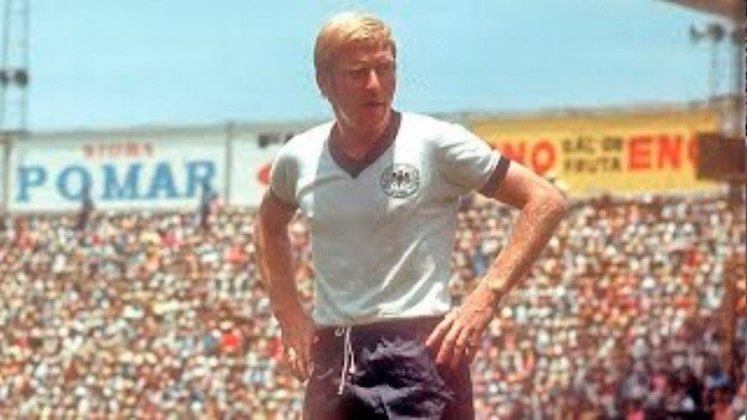 Karl-Heinz Schnellinger (Alemanha): 4 Copas do Mundo (1958, 1962, 1966 e 1970).