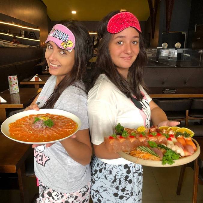 Mãe e filha compartilham rotina de diversão na internet e acumulam seguidores