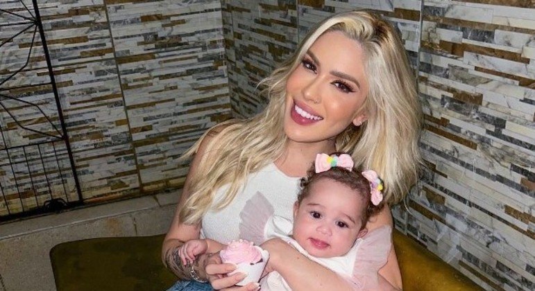 Karoline Lima e a filha, Cecília