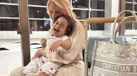 Caroline Lima apuesta bolsa de R$ 23.500 en viaje a España con su hija – Viva a Vida