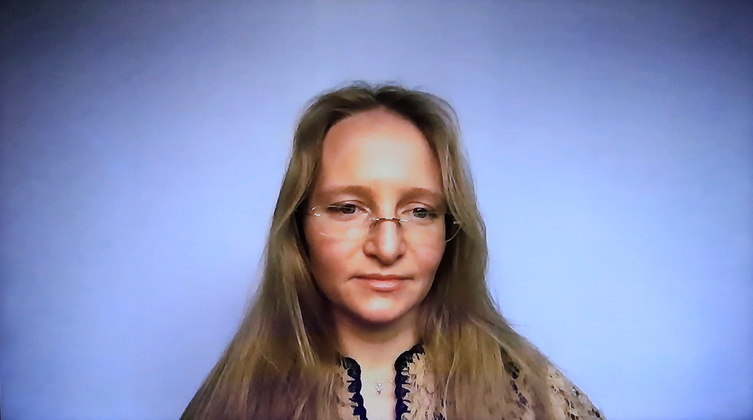 As sanções do Ocidente contra a Rússia continuaram neste segundo mês da invasão, atingindo até as filhas de Putin, Katerina e Maria Vladimirovna Tikhonova. Canadá, Estados Unidos, Reino Unido e União Europeia promoveram as medidas econômicas que deixaram o governo russo perplexo