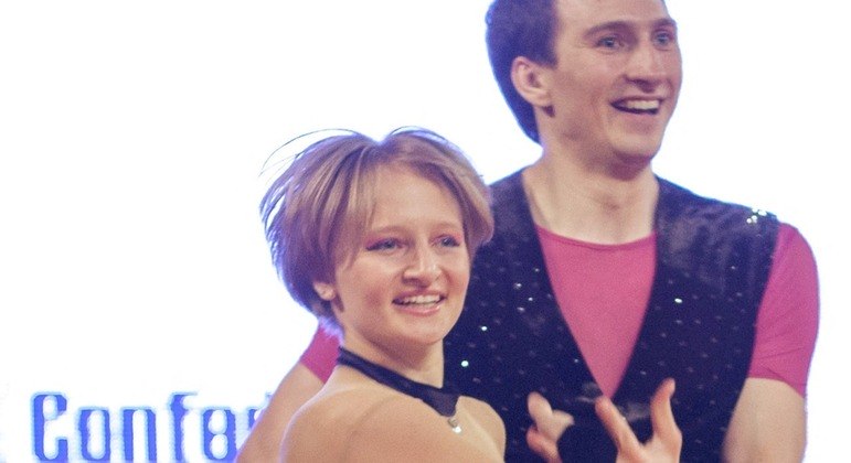 Katerina Tikhonova competia profissionalmente em campeonatos de dança
