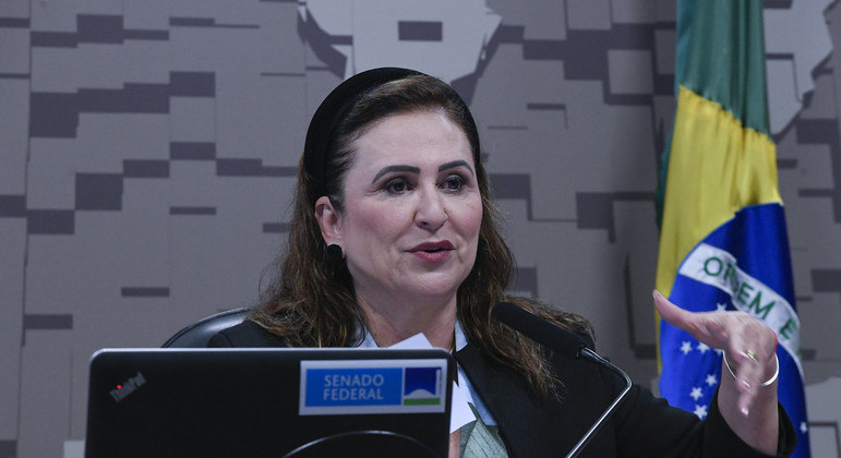 Kátia Abreu pleitea a vaga de ministra do TCU, junto aos senadores Anastasia e Bezerra