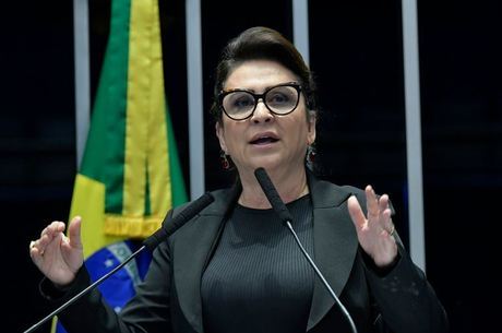 Senadora Kátia Abreu quer CNH grátis e fim de autoescola obrigatória