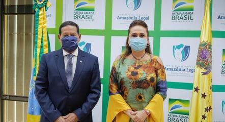 Na imagem, Hamilton Mourão e Kátia Abreu