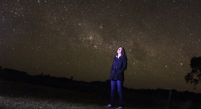  Esse panorama das estrelas é algo que Katie Mack não pôde ver durante seus anos de estudos em Los Angeles