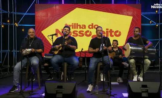 Fã do Katinguelê vira vocalista e compositor do grupo de pagode (Reprodução/RecordTV)
