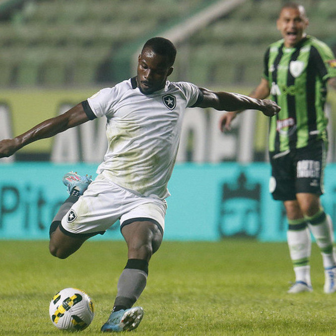 Kayque, volante de 21 anos do Botafogo