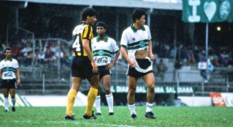 Pelo XV de Jaú, atingiu o feito de ser o primeiro japonês a fazer um gol no futebol brasileiro, quando balançou a rede contra o Corinthians, em 19 de março de 1988. No Coxa, Kazu conseguiu o seu primeiro título da carreira: Campeão Paranaense de 1989