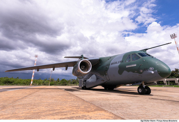 Primeiro avião KC-390 estreou-se no ar. Rinocerontes da Força Aérea vão  tomar conta - ZAP Notícias