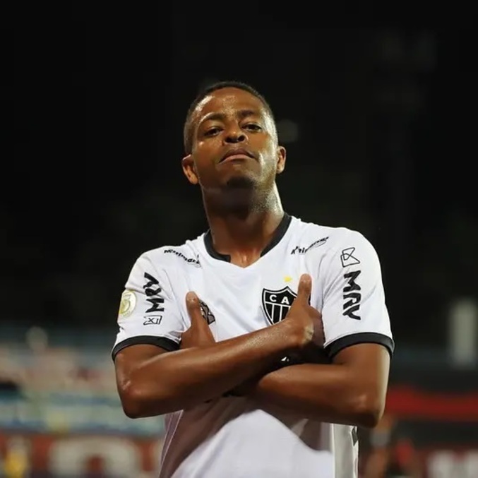 Keno comemora gol pelo Galo