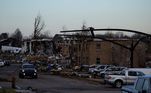 Tornado causou estrago de milhões de dólares na cidade de Mayfield, no estado do Kentucky
