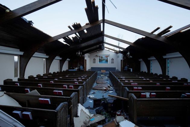 Igreja em Mayfield perdeu o teto e ficou parcialmente destruída